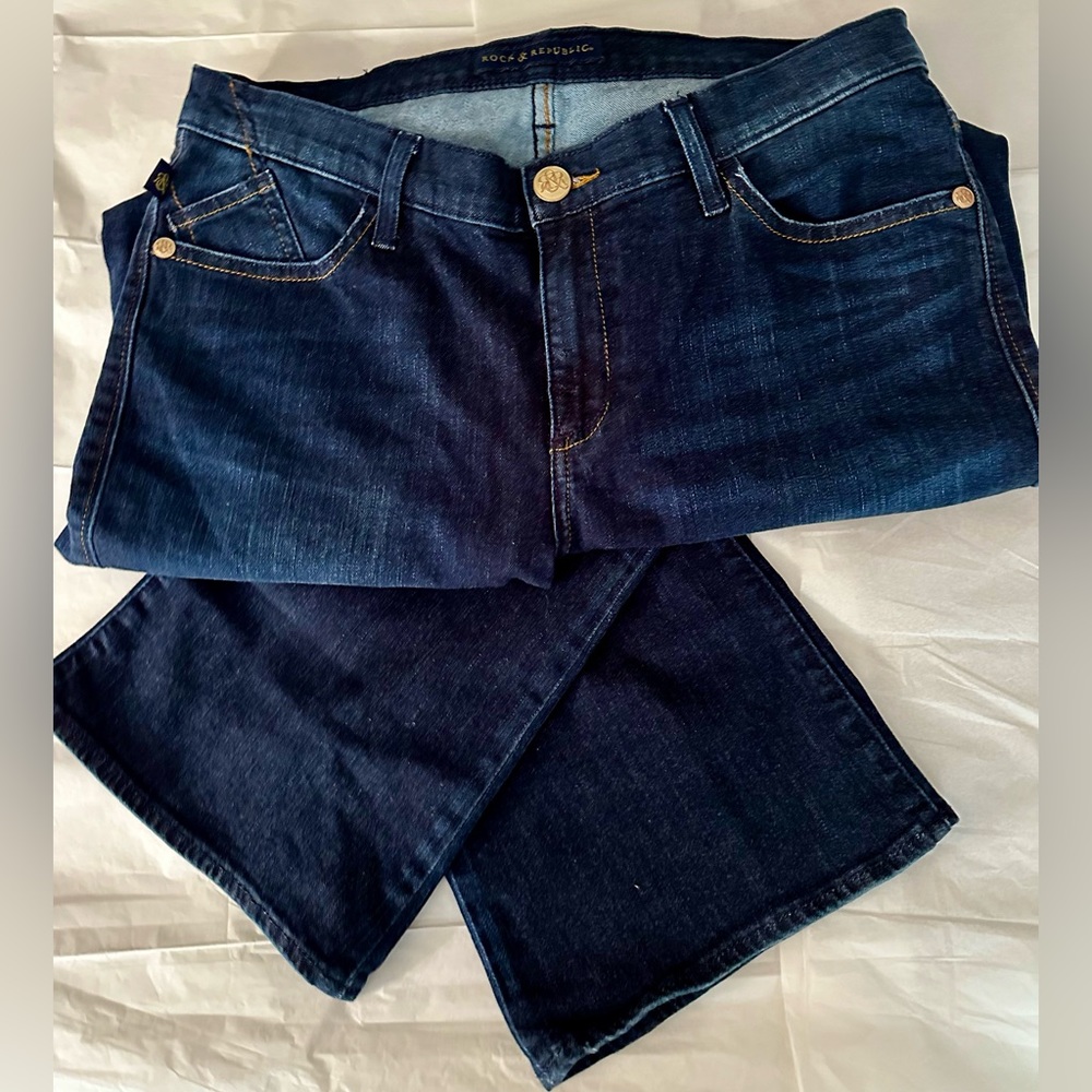 Rock & Republic Women's Dark Wash Jeans with Studded Back Pockets - Picture 6 of 11